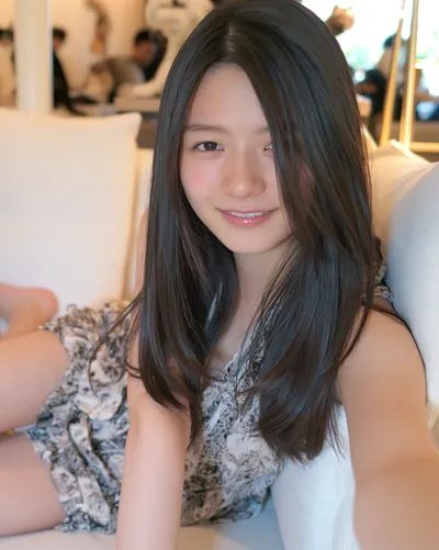 AI 生成人像 f1583541da2:造型,中长发