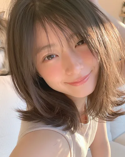 AI 生成人像 f242b8eff26：造型，短发