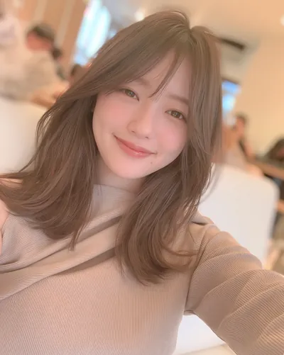 AI 生成人像 f351b15b7cb:造型,中长发