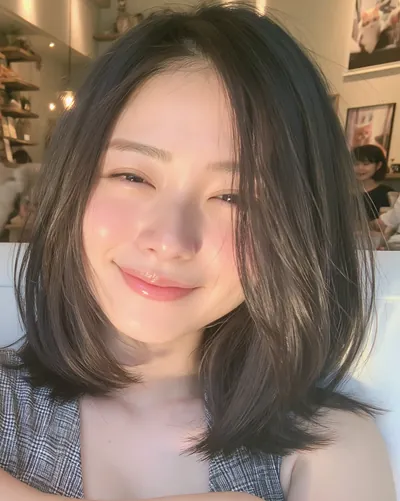 AI 生成人像 f3b472338f8：造型，短发