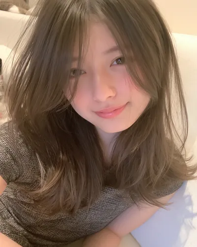 AI 生成人像 f3c005e09e3:造型,中长发