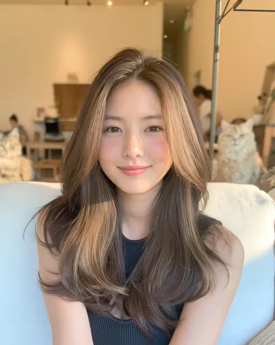 AI 生成人像 f46ed2c49b0：造型，中发
