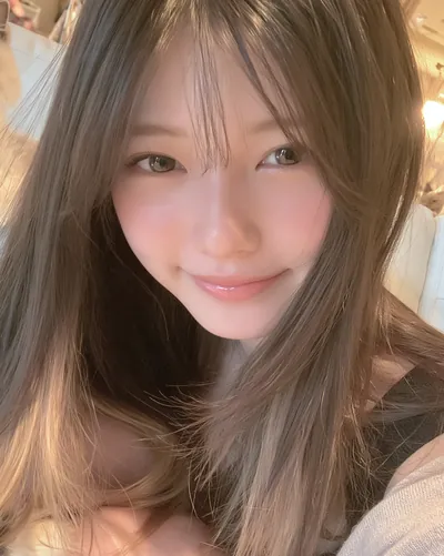 AI 生成人像 f7f0fd32fb7:造型,中长发